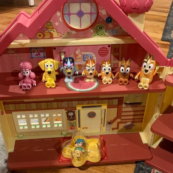 Bluey Plush Toy Collection with doll house - Picture 2 of 8